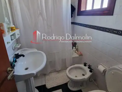 VENDO. Casa semi céntrica. Concordia, ER.-