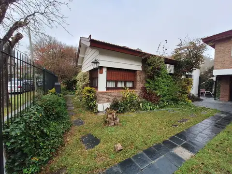 Casa 5 ambientes con 1 baño