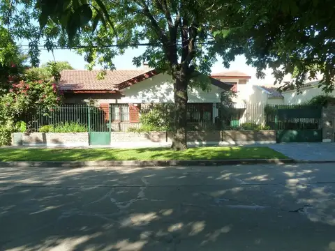 Casa en Venta en Adrogue, USD 245.000