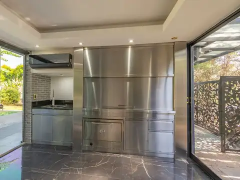 Casa 7 ambientes con 4 baños