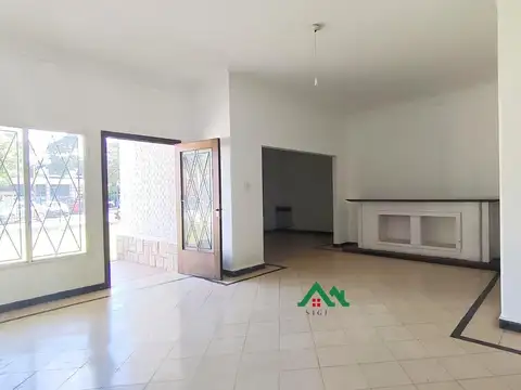 Terreno 21x50 en Cerro de las Rosas ideal para LOCALES o HOUSING