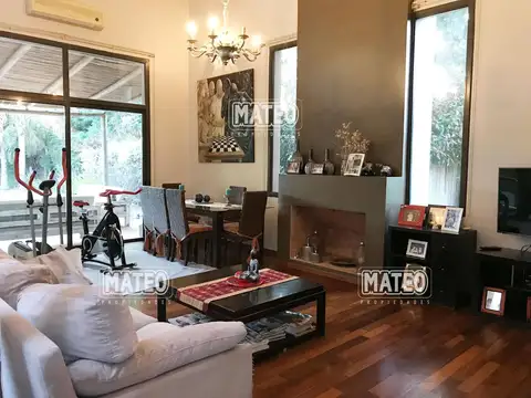 Casa 4 ambientes con 2 baños