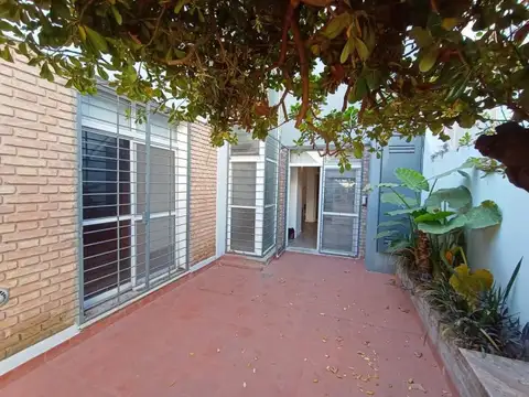 ALQUILER CASA 3 DORMITORIOS CON GARAGE Y PATIO ECHESORTU
