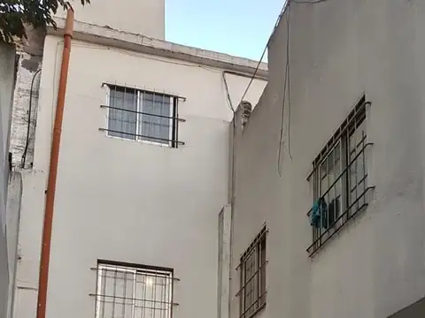 LOTE PROPIO   de 349 m2.  con Fondo de Comercio de Hotel Funcionando 28 Habitaciones con 525 m2 Cubiertos