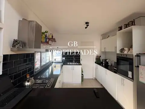 Casa 4 ambientes con 4 baños