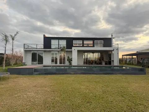 Venta casa 7 ambientes en San Sebastian, Escobar