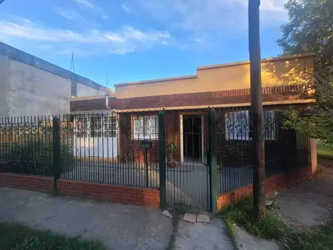 CASA EN VENTA EN PH ENSENADA, CALLE DON BOSCO Y GUEMES
