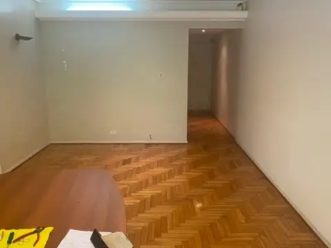 EXCELENTE 3 AMBIENTES CON BALCON CORRIDO SOBRE BOULEVARD MENDOZA . CONTRATO PROFESIONAL