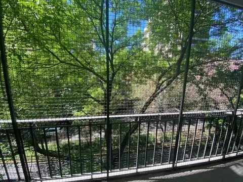 Excelente 3 ambientes con balcon corrido sobre boulevard mendoza . contrato profesional