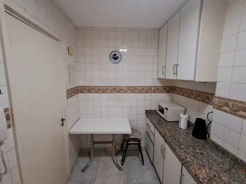 Luminoso departamento 4 ambientes amoblado en excelente ubicación.