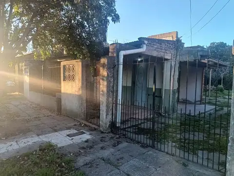 CASA A REMODELAR  EN PASO DEL REY. OPORTUNIDAD
