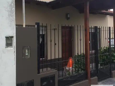 Casa en venta - 4 Dormitorios 2 Baños - 360Mts2 - Miramar