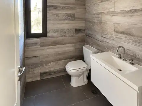 Casa 4 ambientes con 3 baños