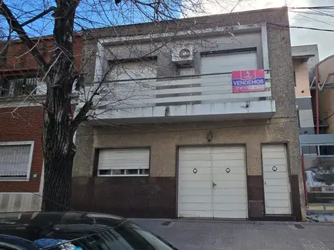 VENDO HERMOSA CASONA EN 63 Y 116-LA PLATA