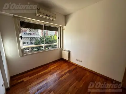 Semi piso 2 dormitorios y espacio guarda coche fijo, en alquiler en Caballito.