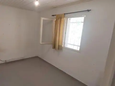 Casa 6 ambientes con 1 baño