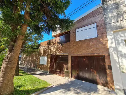 Casa en Alquiler con 1 cochera