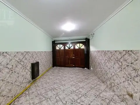 Casa 5 ambientes con 4 baños