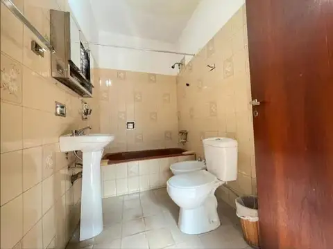 T/Casa 4 Amb. 2 Plantas C/Ptio y Tza Gral. Artigas al 3000
