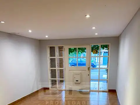 Albarellos al 700 entre Belisario  Roldán y Perú