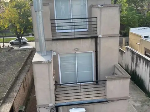 Casa 2 ambientes con 2 baños