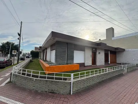 CASA TRES DORMITORIOS APTA CREDITO CON PATIO EN BERMUDEZ