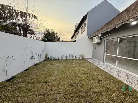 Depto Tipo Casa en Venta con 1 cocheras