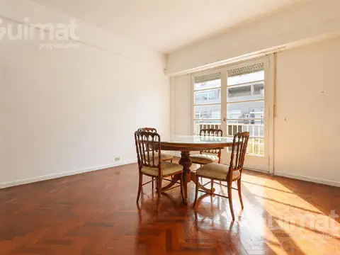 Semipiso de 4 ambientes con dependencia, balcón corrido y orientación norte – Apto crédito