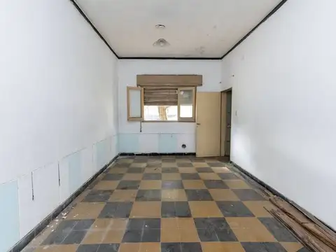 Venta Canje de casa a refaccionar sobre Av Galicia