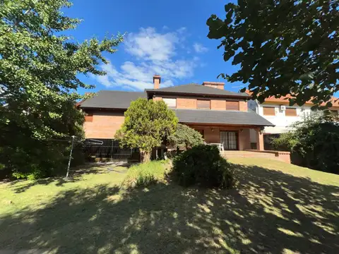 NUEVO VALOR   ESPECTACULAR RESIDENCIA FAMILIAR EN EL CORAZON DE BARRIO GUEMES