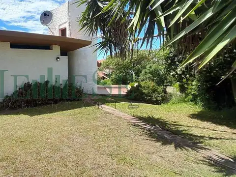 Casa libertador Norte  1866  un Dormito a una cuadra del Mar  cochera cubierta