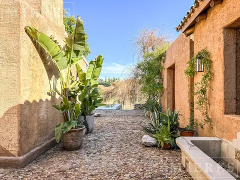 Casa sobre doble lote a la laguna en alquiler de verano. Santa Clara, Villa Nueva