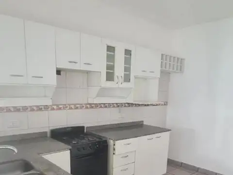 DUPLEX DE 3 AMBIENTES CON JARDIN Y PARRILLA