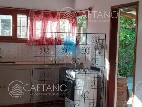 Casa 4 ambientes con 2 baños