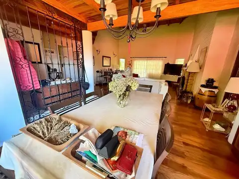 Casa en Venta con 3 cocheras