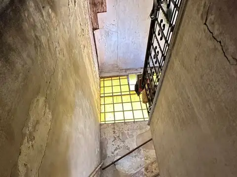 Casa 7 ambientes con 2 baños