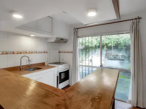 Depto Tipo Casa en Alquiler con 1 cocheras