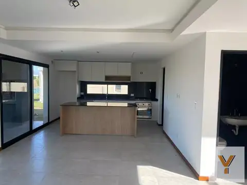 Casa en Venta en El Cantón, USD 415.000
