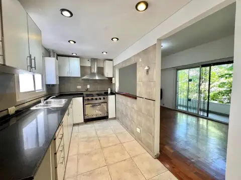 VENTA Depto tres amb Coghlan refaccionado y balcon