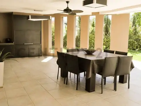 Exclusiva Casa en Venta Club de Campo Los Pingüinos