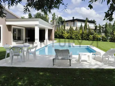 Av. Presidente Perón 10200, Piso 0