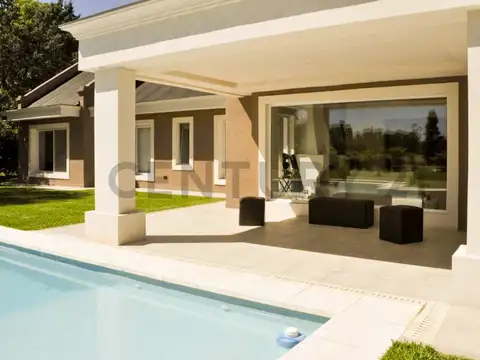 Casa 6 ambientes con 5 baños