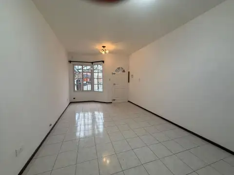 Casa en Alquiler en Martín Coronado, $ 1.350.000