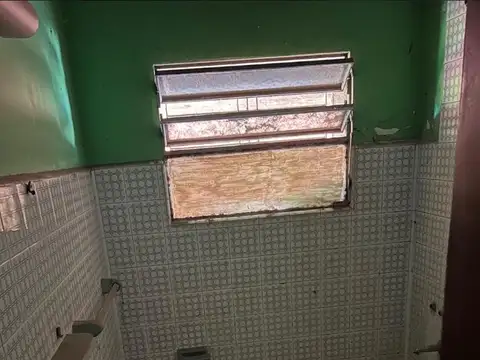 Venta casa 5 ambientes c/ pileta y quincho - Cruce Castelar , Moreno