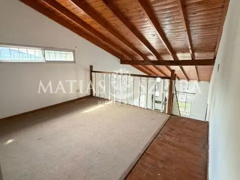 Casa en Alquiler con 2 cocheras