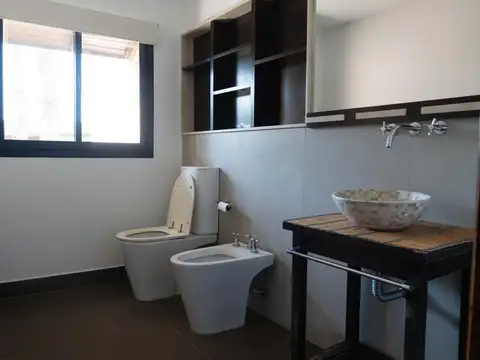 Casa 6 dormitorios, 520m2 construidos, sobre dos lotes de 800m2 (1600m2)  - Funes Hills - San Marino.