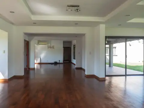 Casa 6 dormitorios, 520m2 construidos, sobre dos lotes de 800m2 (1600m2) - Funes Hills - San Marino.