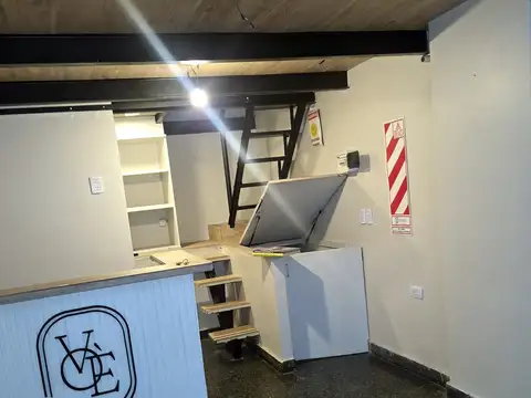 HERMOSO LOCAL a mts AV CABILDO 1500;  38 m2 TOTALES DE SUPERFICIE, A LA CALLE,  3,00 DE ANCHO X 6,50 MTS DE LARGO, CON ENTREPISO DE 3 X 2,50 y SUB-SUELO DE 18 MTS DE SUPERFICIE.