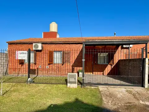VENTA - CASA EN BARRIO LOS SAUCES