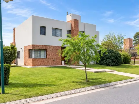 Vendo casa 4 dormitorios "el viejo algarrobo"